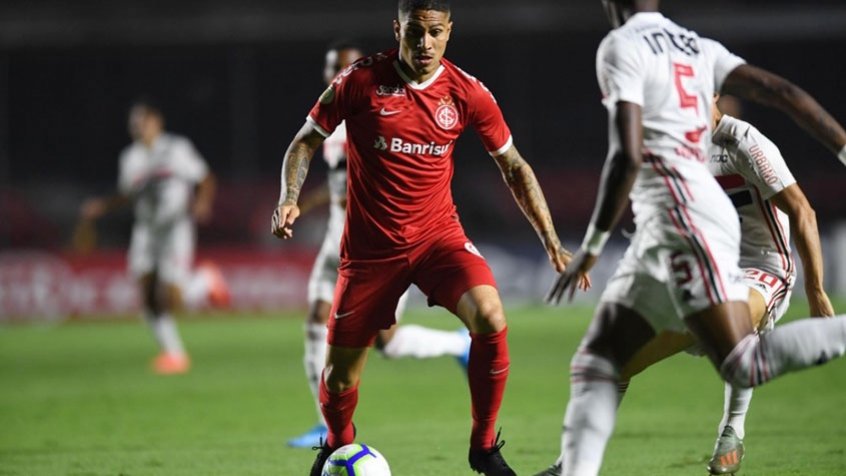 INTERNACIONAL: SOBE: Guerrero - Um dos poucos que pareceu entrar em campo pelo Internacional. O atacante foi muito participativo durante a partida e fez toda a jogada do gol de honra do Colorado. - DESCE: Sentiu o gol - O Internacional parou de jogar após levar o primeiro gol do São Paulo. O Colorado não conseguia criar muitas chances de gol para buscar o empate e facilitou a vida do Tricolor Paulista. 