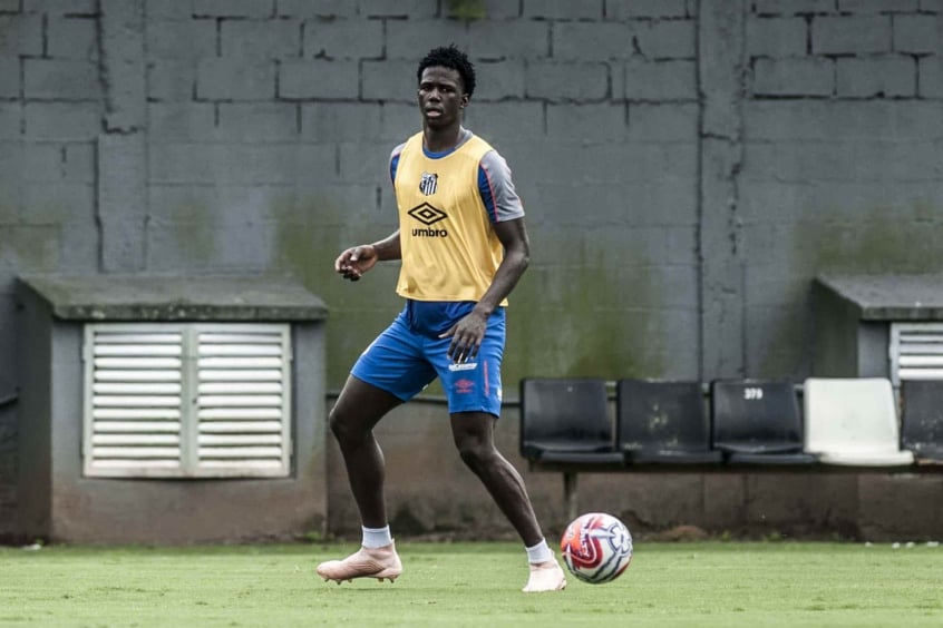 ESQUENTOU - Em nota enviada à imprnsa, a UJ Football Talent, empresa que agencia a carreira do zagueiro Jackson Porozo, garantiu que o atleta equatoriano não permanecerá no Santos a partir de agosto. Ele tem contrato com o Peixe até 2021.