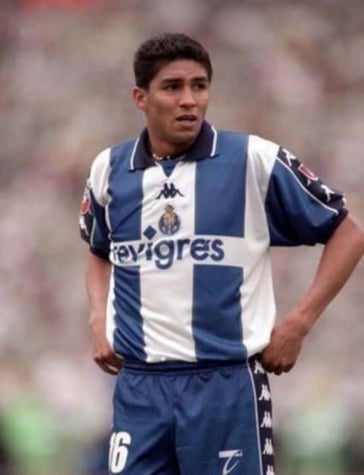 JARDEL - Os 175 jogos com a camisa do Porto e os 168 gols marcados colocam o artilheiro Jardel em um patamar dos ídolos do Porto. Jogou no clube entre 1996 e 2000 e ganhou por três vezes o título português.