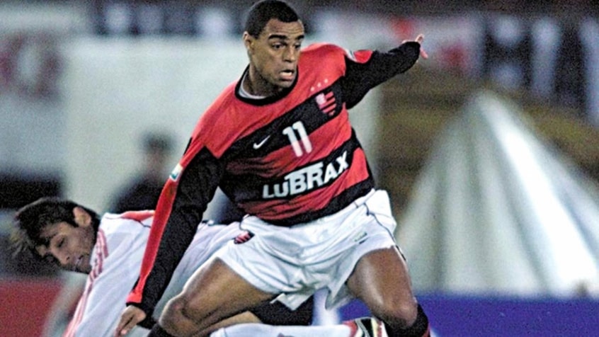 Denilson (2000) -  Contratado com muita mídia e a peso de ouro, o atacante se tornou uma das maiores estrelas do elenco galáctico de 2000. Dentro de campo, no entanto, não houve retorno: foram apenas 19 partidas e quatro gols em três meses no Flamengo.