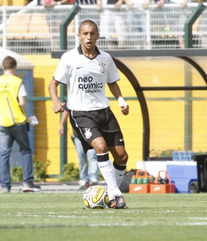 Marquinhos - Corinthians (2012): o zagueiro do Paris Saint-Germain foi campeão do torneio em 2012, pelo Corinthians. Poucos meses depois, integrou o elenco campeão da América pelo Timão, vestindo a 10 que era de Adriano. 