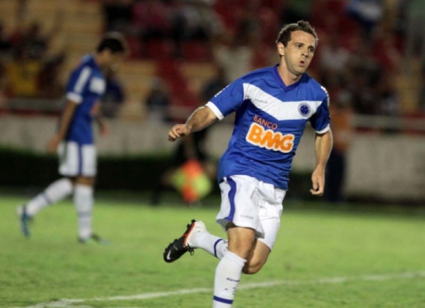 Montillo - O meia argentino teve grande passagem pelo Cruzeiro em 2011 e 2012, onde jogou mais de 200 jogos pela Raposa. Foi campeão estadual. Montillo ainda defendeu Santos e Botafogo no futebol brasileiro. 