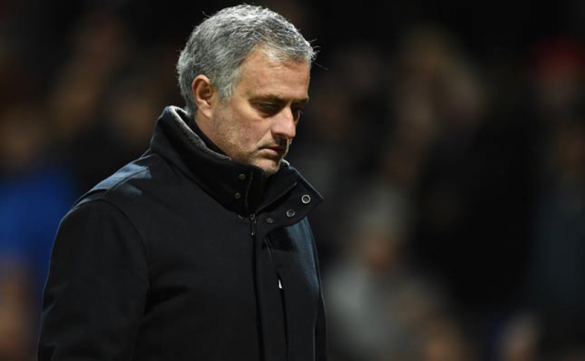 ESQUENTOU - Sofrendo muitas críticas no comando do Tottenham, o técnico José Mourinho tem o cargo ameaçado para a próxima temporada. De acordo com a imprensa inglesa, o lusitano poderá ser demitido dos Spurs caso não classifique o clube para a próxima edição da Champions League.