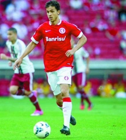 Nilmar brilhou com as camisas de Internacional, Lyon e Corinthians. Atualmente sem clube, ele sofreu lesão grave nos dois joelhos, por rompimento  do ligamento colateral, e "nunca mais foi o mesmo".