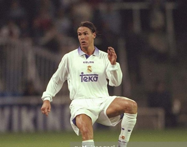 Meio-campista: Fernando Redondo 