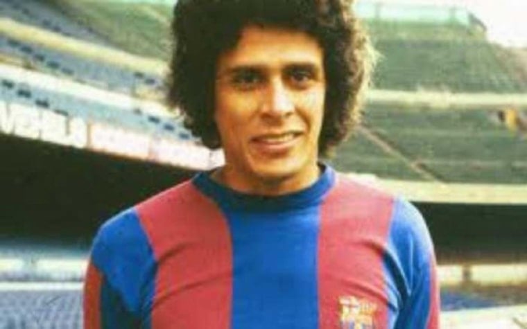 Ídolo do Vasco, o atacante Roberto Dinamite esteve no Barcelona em 1980, mas não conseguiu repetir os números do Cruz-Maltino e acabou retornando pouco tempo depois.