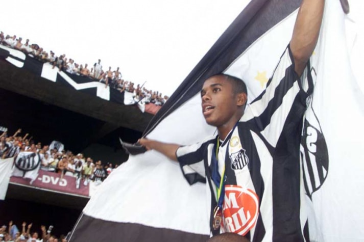 O Santos se classificou para o mata-mata do Brasileirão de 2002 graças a um pequeno milagre, pois havia perdido para o São Caetano e teve que torcer para o Gama vencer o Coritiba. Dimba fez os dois gols que ajudaram o Peixe a encaminhar o título brasileiro daquele ano.