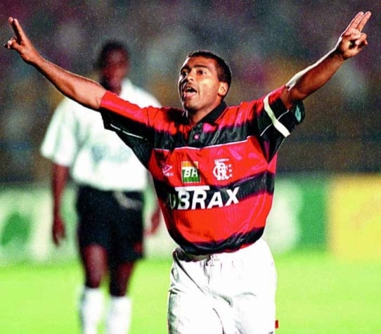 - Romário - Flamengo (1995) - O Baixinho chegou ao clube carioca após deixar o Barcelona, após quase quatro meses de negociação. Ele formou o ataque com Edmundo e Sávio naquele ano. Ele foi artilheiro do Estadual, mas depois acabou emprestado ao Valencia, em 1996.
