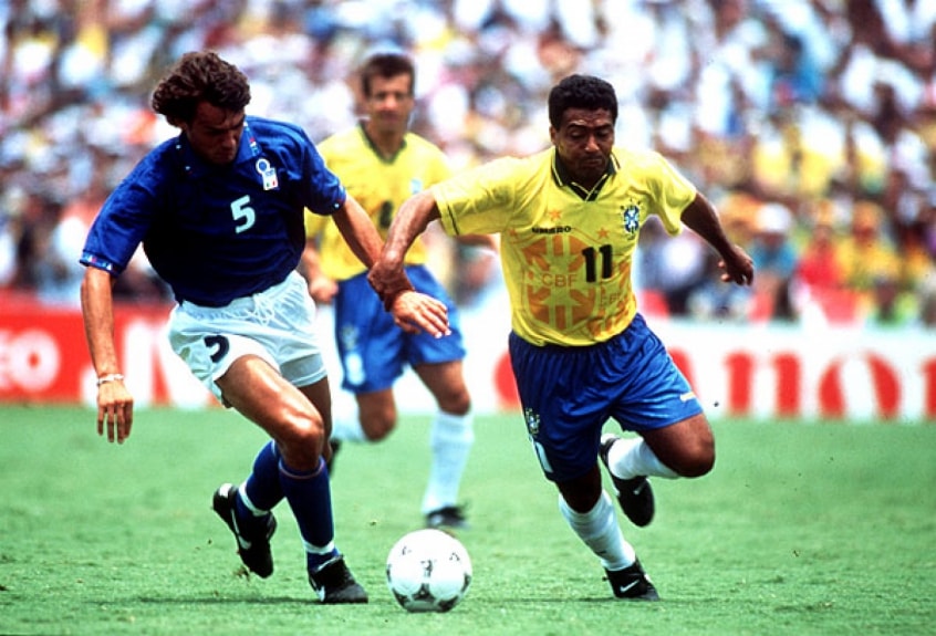 Principal jogador da Seleção Brasileira campeã do mundo de 94, nos EUA, e eleito o melhor do planeta pela Fifa no mesmo ano, Romário disputou 95 jogos pelo Brasil e foi um dos melhores finalizadores na história do futebol.