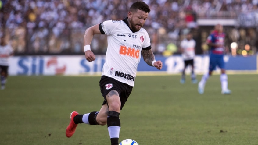 FECHADO - O Vasco acertou o retorno do atacante Rossi. O jogador de 30 anos estava sem clube e se apresenta nesta sexta-feira, no CT Moacyr Barbosa.