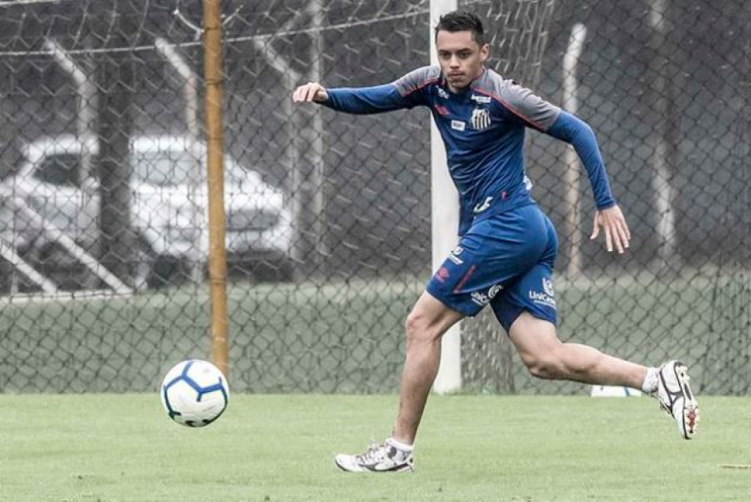 O lateral-direito Matheus Ribeiro foi emprestado para a Chapecoense até dezembro desta temporada. Seu contrato com o Santos termina no mesmo período.