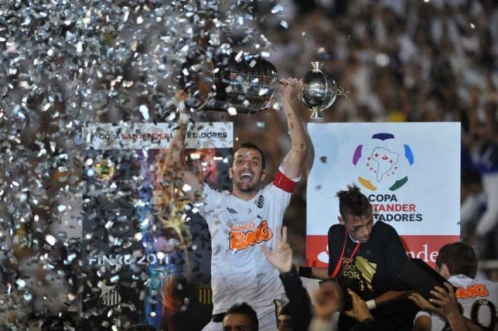 Santos: 5 títulos - Libertadores 1962; Libertadores 1963; Copa Conmebol 1998; Libertadores 2011 (foto) e Recopa Sul-Americana 2012