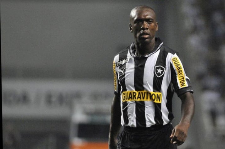 Clarence Seedorf - Holandês, se aposentou em 2014 no Botafogo. 