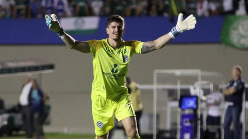 Tadeu - O goleiro de 29 anos se destacou nos últimos anos pelo Goiás, inclusive em jogos contra o Flamengo. Outro que poderia chegar para compor elenco por um bom preço.