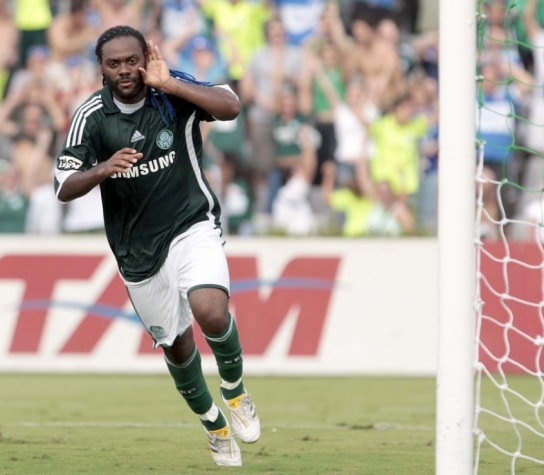 Vagner Love - Iniciou sua carreira nas categorias de base do Palmeiras, onde se destacou em 2003. Foi contratado pelo CSKA Moscou, em 2004, antes de retornar ao Verdão por empréstimo, em 2009, mas teve uma passagem nada amigável. Depois, acabou se transferindo para outros times do Brasil e do exterior.