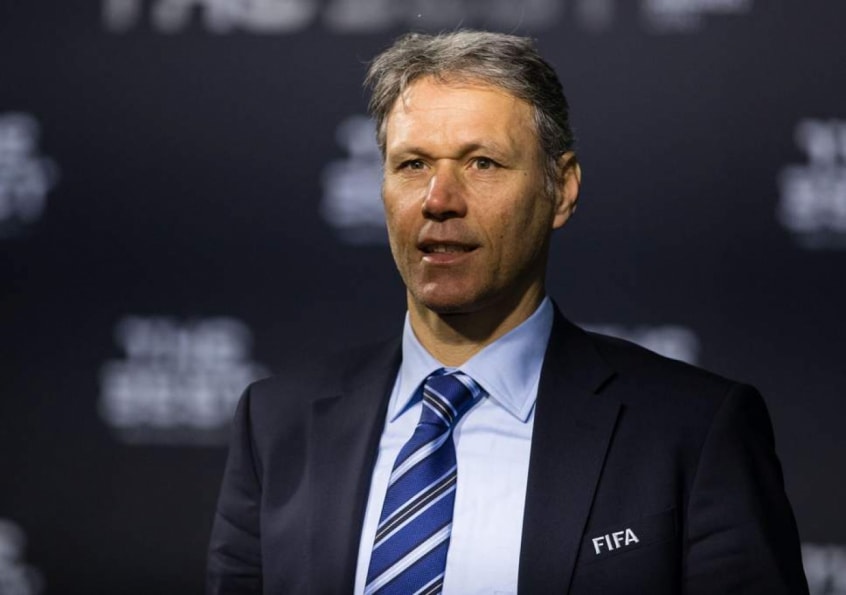 Van Basten - Ajax: grande jogador holandês, famoso pelos seus golaços com a seleção nacional, Van Basten tem a sua história escrita no Ajax, porém não como treinador, já que não teve o mesmo sucesso comandando o time na beira do campo.