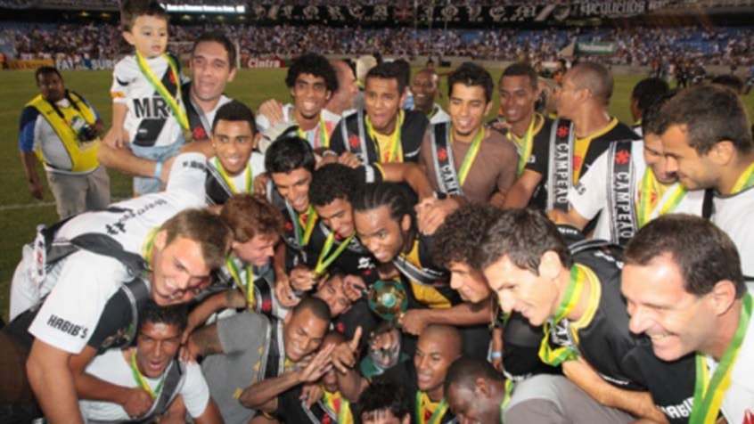 Campeão da Série B de 2009, o Vasco passou por instabilidade no seu início na competição. Após três vitórias iniciais, amargou uma derrota e passou por uma sequência de quatro empates (em três consecutivos não balançou as redes). O aproveitamento foi de 54,2%. Depois, engatou para a conquista, na qual somou 76 pontos.