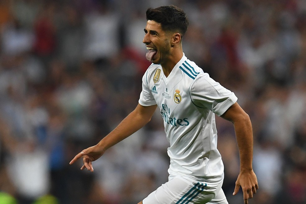 ESQUENTOU - Conforme a Radio Marca, o Real Madrid pretende renova com Marco Asensio e permanecer com o meia por mais algumas temporadas.