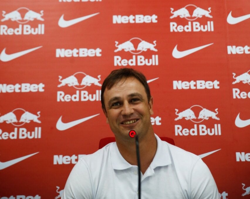 O Red Bull Bragantino confirmou a contratação do técnico Felipe Conceição até 2021. Ele soma passagens por América-MG, Botafogo e Macaé e chega para substituir Antonio Carlos Zago.