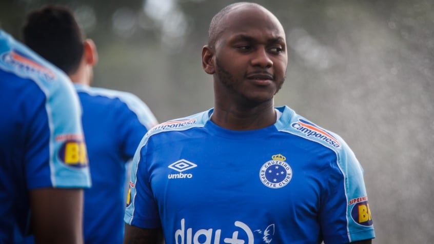 FECHADO - O Cruzeiro confirmou que ficará com o atacante Sassá em seu elenco para a disputa da Série B. O jogador voltou ao time mineiro esta semana após ser dispensado pelo Coritiba.