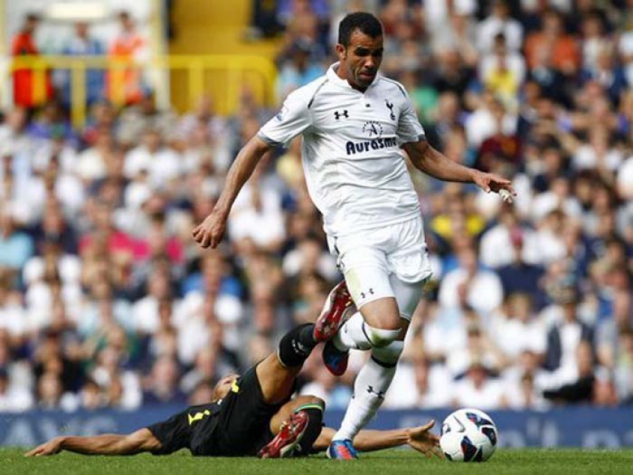 Sandro – volante – Em 2012, jogava no Tottenham. Hoje está no Belenenses (POR).