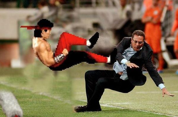 O ENCONTRÃO COM DUDU - Quando era técnico do Cruzeiro, Luxemburgo foi derrubado por Dudu na beira do campo e acabou fraturando a mão.