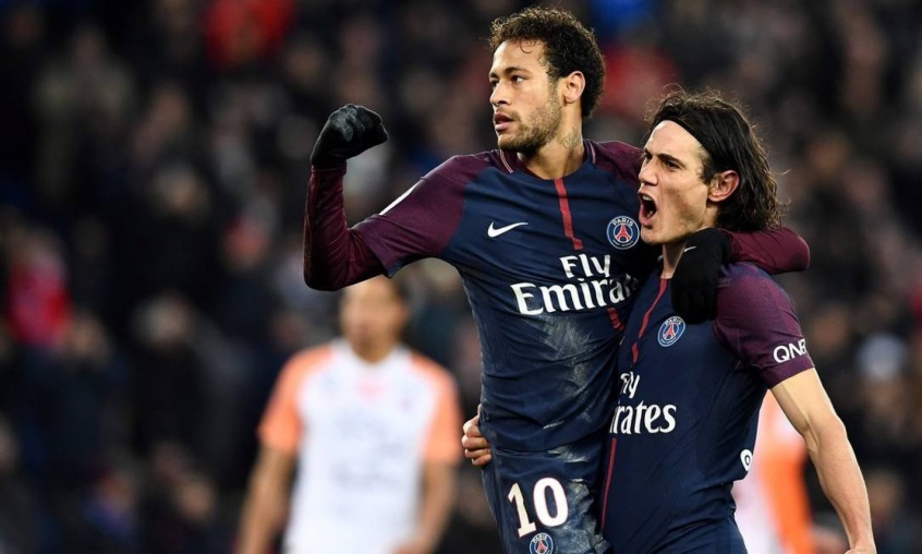 Logo que chegou ao PSG, em 2017, Neymar se desentendeu com um dos ídolos do time: Cavani. Em algumas partidas no início da passagem do brasileiro, ambos queriam cobrar os pênaltis da equipe, mas o posto sempre ficava com o uruguaio. A polêmica se estendeu por dias, pois os jogadores ficaram contrariados e neste desentendimento.