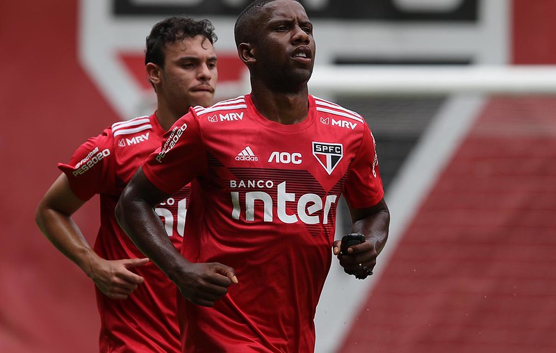 FECHADO - O São Paulo acertou o empréstimo do atacante Jonas Toró ao Sport até o final da temporada. A informação, noticiada primeiramente pelo 'GE', foi confirmada pelo LANCE!. Cria da base são-paulina, o jovem de 21 anos tem contrato com o Tricolor até dezembro de 2022. 