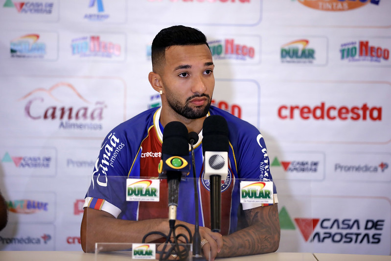 Entre os reservas do Bahia, dá para destacar o lateral-esquerdo Zeca, ex-Santos e o atacante Clayson (foto), ex-Corinthians. Uma possível escalação tem: Anderson; João Pedro, Anderson Martins, Ernando e Zeca; Elton, Jadson e Marco Antonio; Clayson, Rossi e Saldanha.