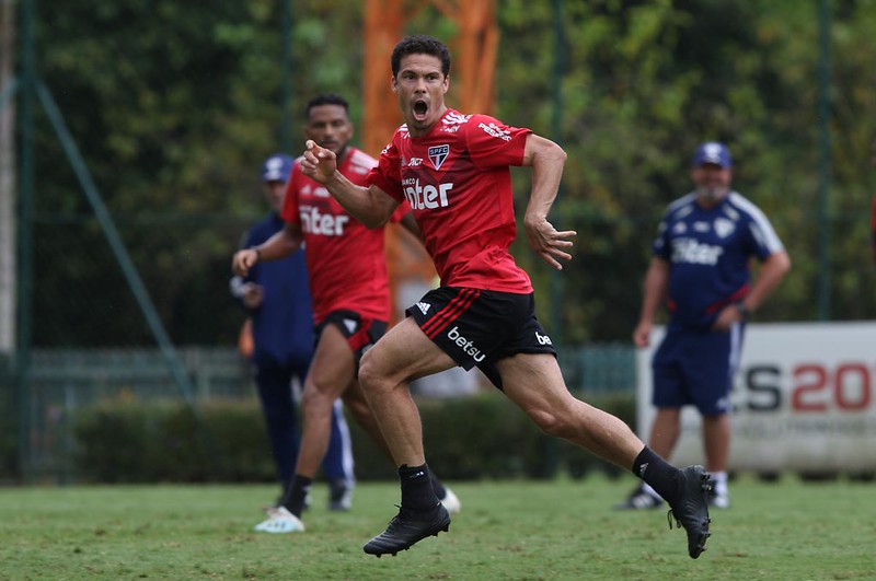 Ainda naquele ano, Hernanes chegou a disputar a Liga dos Campeões com a Juventus e depois jogou no Heber China Fortune, do país asiático. Hoje, ainda está no elenco do Tricolor. 