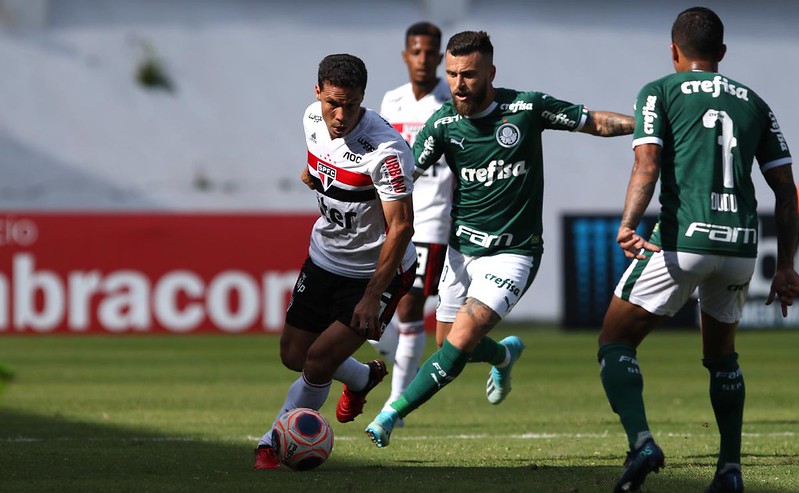 O Palmeiras criou mais chances que o rival São Paulo, mas não saiu do 0 a 0 no primeiro clássico do Paulistão, disputado neste domingo, na cidada de Araraquara. O goleiro Weverton, com boas defesas, e Dudu, sempre eficiente no ataque, foram os destaques do Verdão na partida. Confira as notas do Palmeiras do LANCE! 