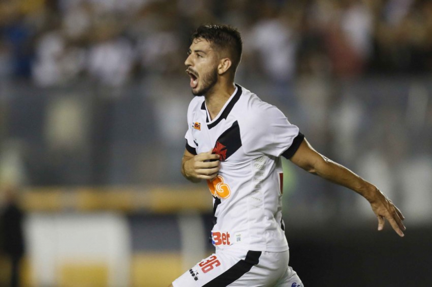 Ricardo Graça - O Vasco corre contra o tempo para renovar o contrato do zagueiro Ricardo Graça. A partir do início de julho o zagueiro de 23 anos já poderá assinar pré-contrato com outro clube.