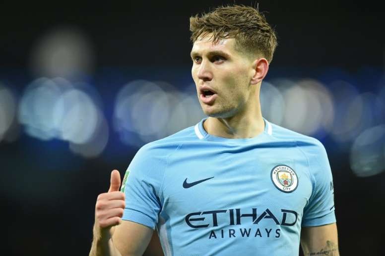 ESQUENTOU - O West Ham deve ter um reforço na zaga para a próxima temporada. De acordo com o "The Sun", o clube treinado por David Moyes negocia com o Manchester City por John Stones, por uma quantia de 20 milhões de libras (cerca de R$ 136 milhões).