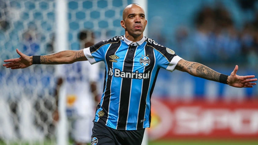 Diego Tardelli teve seu contrato rescindido com o Grêmio e não permanecerá no Tricolor nesta temporada. O jogador, de 34 anos, está sem clube para esta temporada 