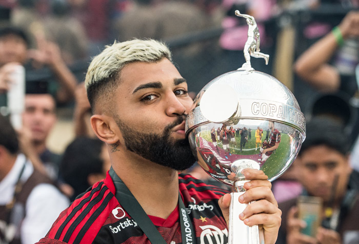 A maior notícia da manhã desta terça-feira foi, enfim, a permanência de Gabriel Barbosa no Flamengo. Após negociação arrastada com a Inter de Milão, o atacante publicou um vídeo em suas redes sociais com o acordo, que agora é a maior transação do futebol brasileiro (cerca de 17 milhões de euros).