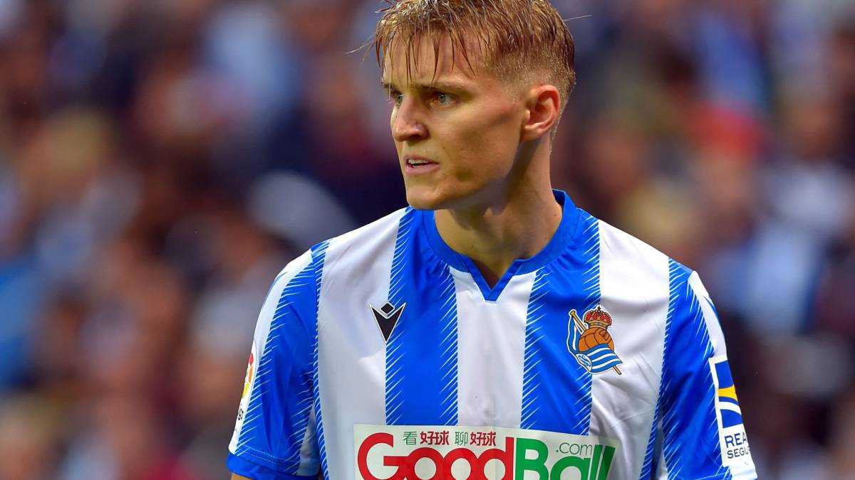 ESQUENTOU: O Real Madrid está praticamente decidido em deixar Martin Odegaard emprestado mais uma temporada para a Real Sociedad, de acordo com o “As”. Devido à crise do coronavírus, os merengues não esperam mudanças nos pesos pesados que ocupam a posição que seria do norueguês. 