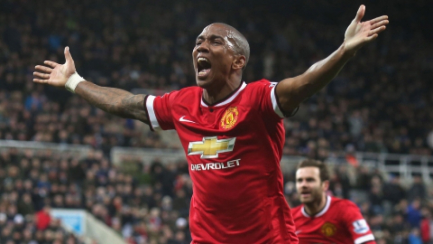 A Inter de Milão já tem um acordo verbal com o lateral-esquerdo Ashley Young, que está no Manchester United.  O contrato deve ser de 18 meses e o jogador deve receber cerca de três milhões de euros (R$ 13 milhões de reais) por temporada.