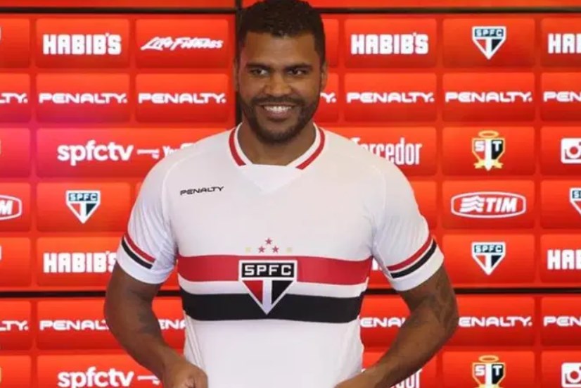 Breno (zagueiro - 32 anos): com um grande começo de carreira no São Paulo, o defensor chegou à Seleção Brasileira e ao Bayern de Munique. Porém, enfrentou problemas pessoais na Alemanha, forçando-o a dar uma pausa na carreira. Retornou ao futebol em 2014, retornando ao Tricolor Paulista. Também atuou pro Vasco e está sem clube desde 2021.