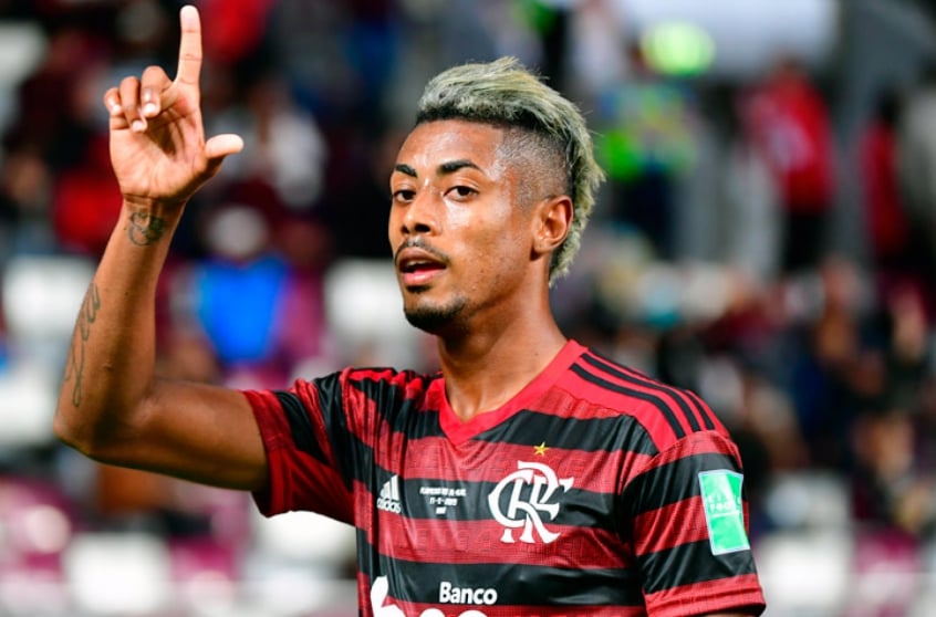 Esta terça-feira deu um novo motivo para o torcedor do Flamengo sorrir. Além do anúncio da contratação de Gabigol, Bruno Henrique estendeu o seu vínculo até dezembro de 2023. Houve um aumento salarial, o tornando um dos mais bem remunerados do elenco. 