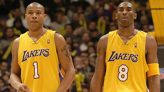Butler e Bryant jogaram juntos nos Lakers na temporada 04/05. Apesar do camisa 1 ser reserva de Kobe, os dois tinham muito respeito um pelo outro e fizeram a alegria dos torcedores da franquia. 