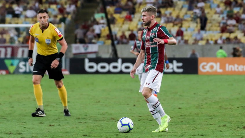 O lateral-esquerdo Caio Henrique, que estava no Fluminense, está perto de acertar com o Grêmio. lube gaúcho acerta com Atlético de Madrid e aguarda o envio de um documento por parte do time espanhol para anunciar o lateral-esquerdo como novo reforço.