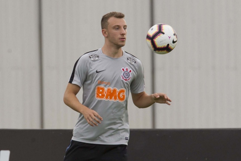 Outra confirmação de jogador fora dos planos pelo diretor de futebol do Corinthians foi em relação ao lateral-esquerdo Carlos Augusto, de 20 anos.