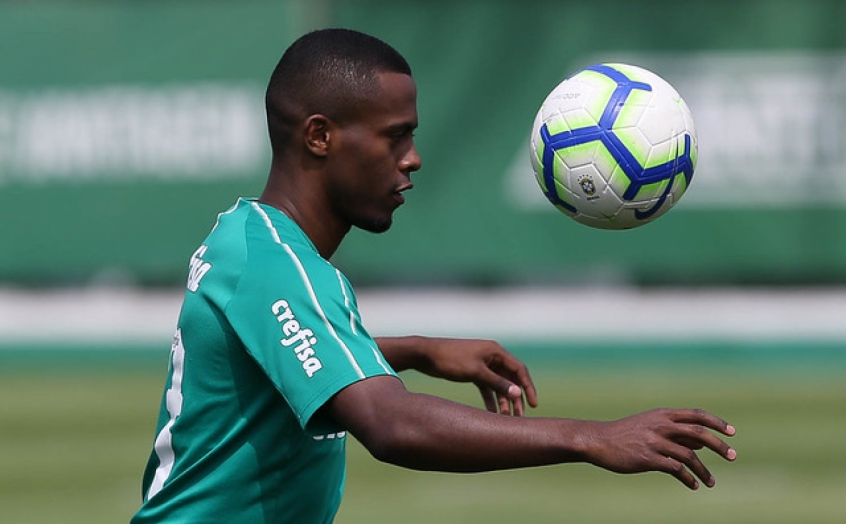 ESQUENTOU - Garantido no mata-mata do Campeonato Paulista e com uma temporada de muitos compromissos importantes pela frente, o Red Bull Bragantino segue atento às oportunidades de mercado e pode se reforçar com o atacante Carlos Eduardo.