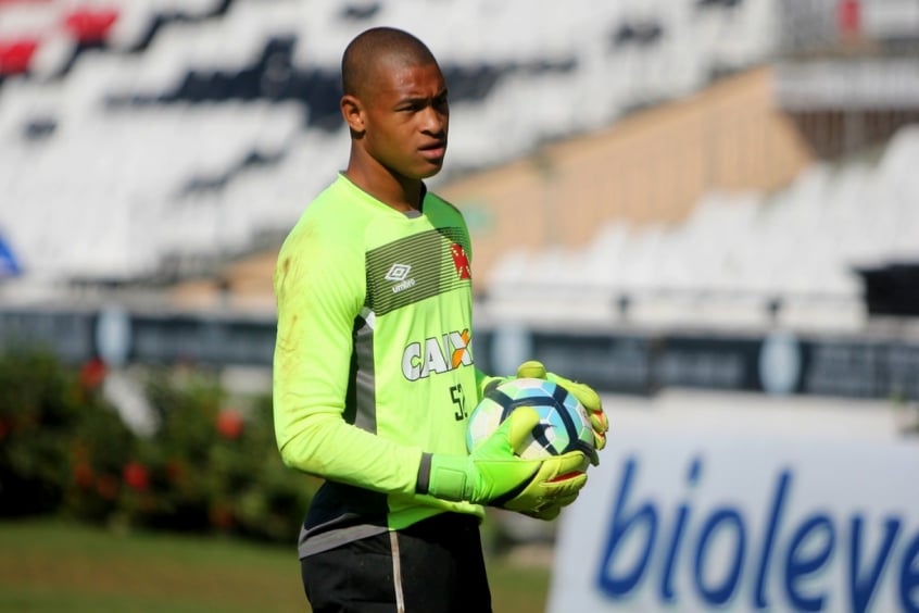 Lucão, de 19 anos, estreou nesta temporada, contra o Botafogo, e aguarda novas oportunidades.