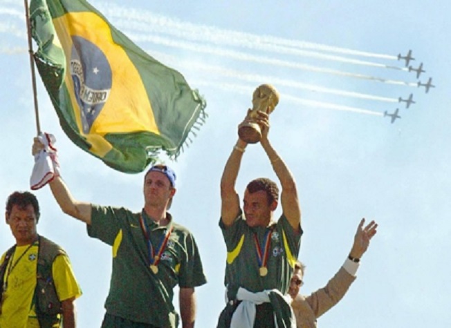 Premiação: a Seleção Brasileira levou 12 milhões de dólares pela conquista da competição em 2002. A efeito de comparação, o campeão mundial da Copa do Qatar 2022 receberá 42 milhões de dólares.