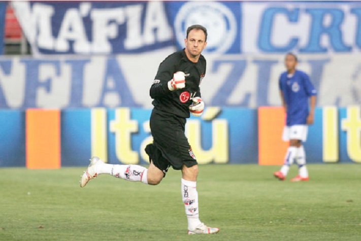 Cruzeiro - 7 gols: fechando a lista, temos o Cruzeiro, que também sofreu sete tentos de Ceni. Ele marcou com cinco pênaltis, uma falta e um gol de bola rolando.