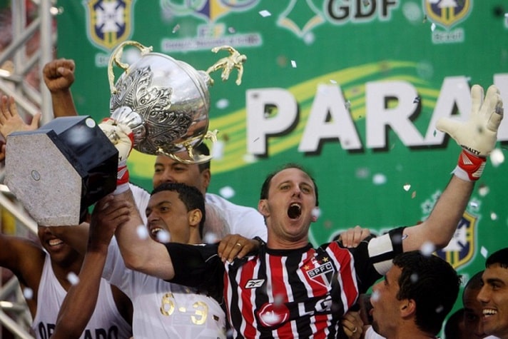 2008 - O São Paulo havia levado 27 gols até a 29ª rodada da competição. A zaga titular era formada por Rogério Ceni; Rodrigo, André Dias e Miranda. Levou o tricampeonato.