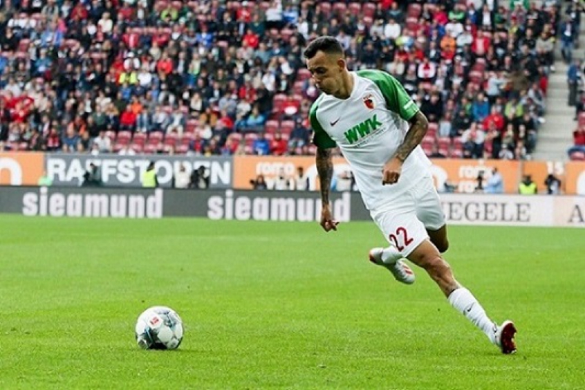 Campeonato Alemão: Augsburg x Colônia - Domingo, 12h25 (ao Vivo) Fox Sports -Jogo entre times que estão próximos da zona de degola. O Colônia tem 34 pontos e esta na posição 12. O Augsburg (foto) vem logo a seguir, com 31 pontos.