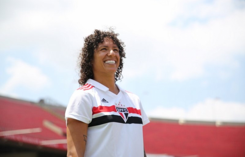 Depois de uma temporada apagada no São Paulo, Cristiane, a maior artilheira da Seleção Brasileira em Jogos Olímpicos acertou sua ida ao Santos, clube que já defendeu no passado. A atacante é o principal reforço das Sereias para 2020.