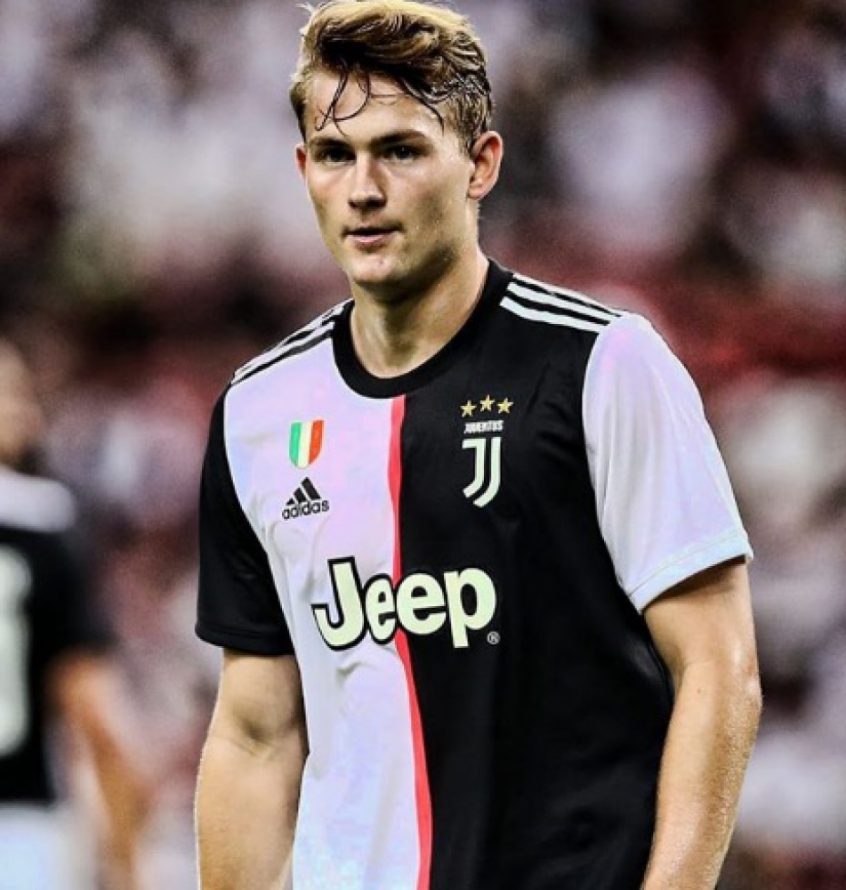 ESQUENTOU - Em entrevista à "Cadena Rai 1", o empresário Mino Raiola afirmou que o zagueiro holandês Matthijs De Ligt, da Juventus, pode deixar o clube de Turim no fim da temporada.